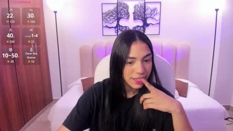 Snapshot of emma_connor1 chatting on 7, 11, 2025 Emma online show from 7, 11, 2025