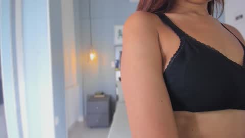 Snapshot of emma_crawford_ chatting on 15, 10, 2025 Emma online show from 15, 10, 2025