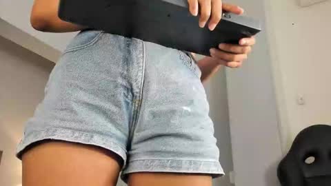 Snapshot of emma_crawford_ chatting on 12, 1, 2026 Emma online show from 12, 1, 2026