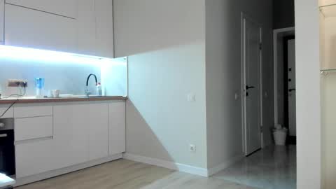 Emma online show from 5, 11, 2025