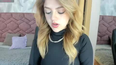 Snapshot of emma_ford1 chatting on 7, 10, 2025 Emma  online show from 7, 10, 2025