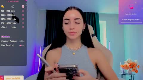 Snapshot of emma_jordan chatting on 14, 11, 2025 Emma online show from 14, 11, 2025