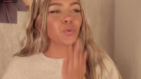 Snapshot of emma_morgann chatting on 24, 2, 2025 Emma Morgann online show from 24, 2, 2025