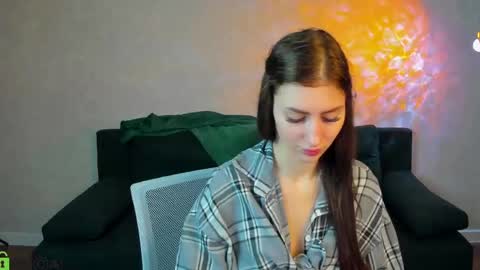 Emma Myer online show from 13, 4, 2026