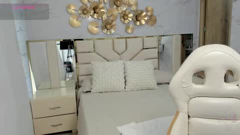 Snapshot of emma_petite4u chatting on 20, 12, 2024 Emma online show from 20, 12, 2024