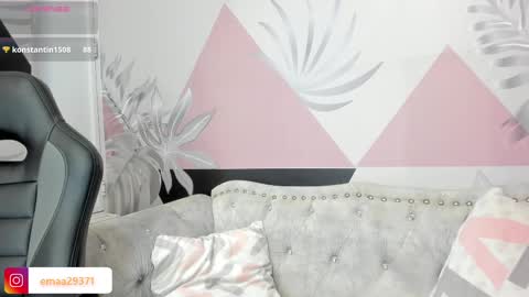 Snapshot of emma_petite4u chatting on 1, 3, 2025 Emma online show from 1, 3, 2025