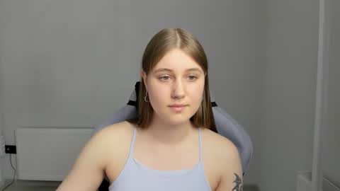 Snapshot of emma_sweettyy chatting on 8, 6, 2026 Emma online show from 8, 6, 2026