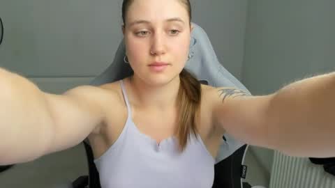 Snapshot of emma_sweettyy chatting on 5, 7, 2026 Emma online show from 5, 7, 2026