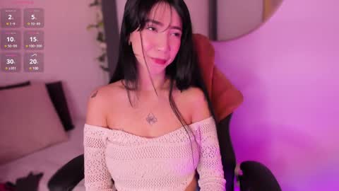 emma_woods__ online show from 2, 1, 2025