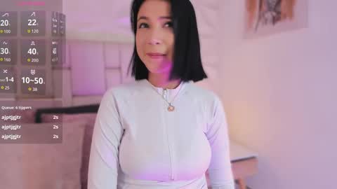 emma_woods__ online show from 2, 10, 2025