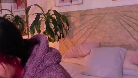 Snapshot of emmaduff_ chatting on 10, 6, 2026 online show from 10, 6, 2026