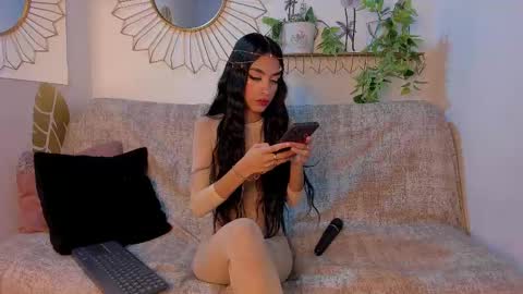 Snapshot of emmaduque chatting on 1, 11, 2025 Emma Duque online show from 1, 11, 2025