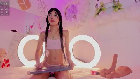 Snapshot of emmaduque chatting on 23, 11, 2025 Emma Duque online show from 23, 11, 2025