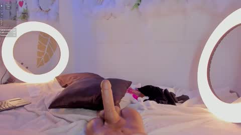 Snapshot of emmaduque chatting on 1, 12, 2025 Emma Duque online show from 1, 12, 2025