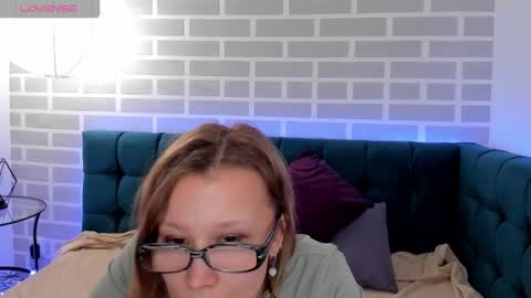 Emma 3 online show from 3, 2, 2026