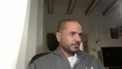 Snapshot of emmagold123 chatting on 2, 3, 2025 Ariel online show from 2, 3, 2025