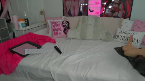 Snapshot of emmagray01 chatting on 17, 10, 2025 emmagray01 online show from 17, 10, 2025