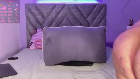 Snapshot of emmajohnss chatting on 25, 11, 2025 Emma online show from 25, 11, 2025