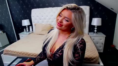 Emma Mavis online show from 7, 2, 2025