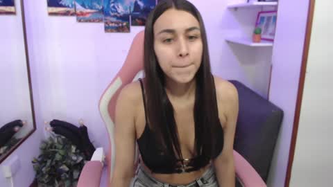 Snapshot of emmamyers_ chatting on 6, 2, 2025 Emma  online show from 6, 2, 2025