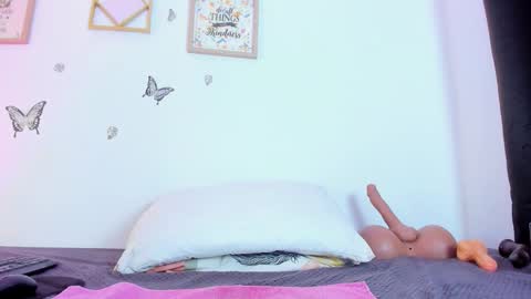 Snapshot of emmarogers_ chatting on 13, 11, 2025 Emma Rogers online show from 13, 11, 2025