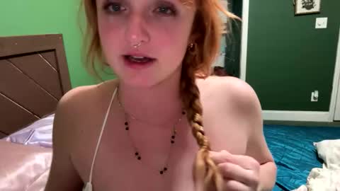 Snapshot of emmarouge20 chatting on 2, 3, 2026 emmarouge20 online show from 2, 3, 2026