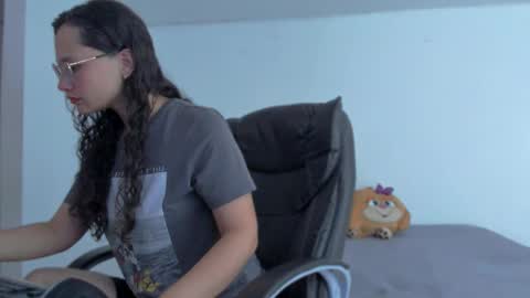 Emma Torres online show from 19, 12, 2024