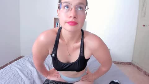 Emma Torres online show from 28, 12, 2024