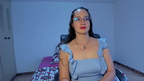 Emma Torres online show from 2, 3, 2025