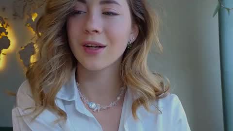 Miss Emmi online show from 20, 2, 2025