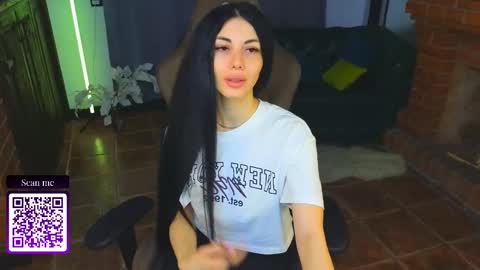 Snapshot of emmi_swon chatting on 29, 9, 2025 Mia online show from 29, 9, 2025