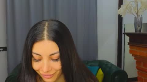 Snapshot of emmi_swon chatting on 15, 10, 2025 Mia online show from 15, 10, 2025