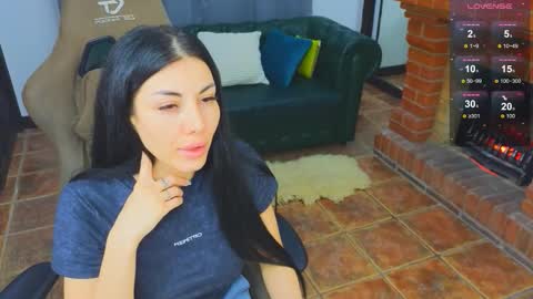 Snapshot of emmi_swon chatting on 17, 10, 2025 Mia online show from 17, 10, 2025