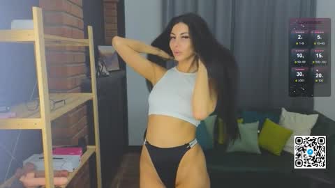 Snapshot of emmi_swon chatting on 28, 11, 2025 Mia online show from 28, 11, 2025