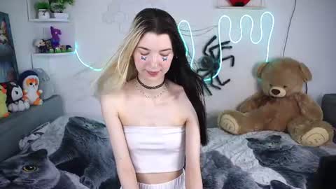 emmie_everly online show from 18, 7, 2026
