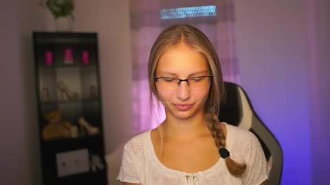 Emmie online show from 28, 9, 2025