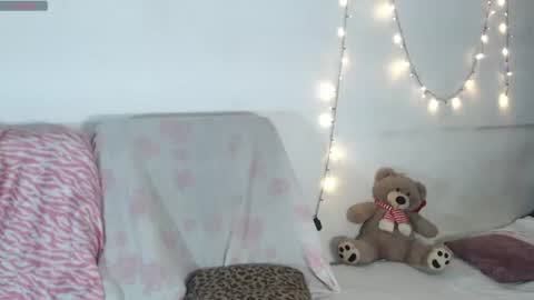 Snapshot of emmiily chatting on 21, 6, 2026 Emely online show from 21, 6, 2026