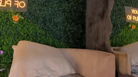 Snapshot of emmiily_z chatting on 4, 3, 2025 Emmiily online show from 4, 3, 2025