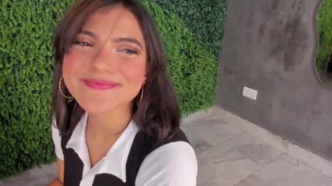 Snapshot of emmiily_z chatting on 8, 3, 2025 Emmiily online show from 8, 3, 2025