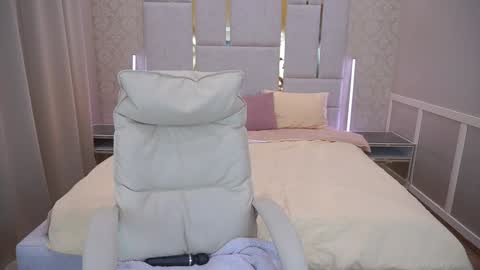 Snapshot of emmycharm chatting on 16, 1, 2025 E M M Y online show from 16, 1, 2025