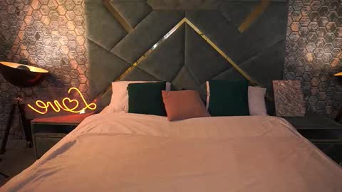 Snapshot of emmycharm chatting on 27, 10, 2025 E M M Y online show from 27, 10, 2025