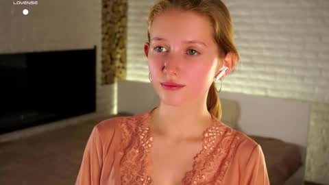 Snapshot of emmyleri chatting on 14, 9, 2025 Emmy online show from 14, 9, 2025