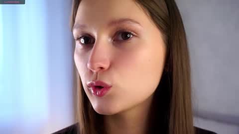 Snapshot of emmyleri chatting on 3, 10, 2025 Emmy online show from 3, 10, 2025