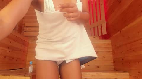 Snapshot of emy_barnert chatting on 11, 10, 2025 Mili online show from 11, 10, 2025