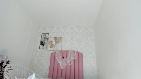 Snapshot of emy_barnert chatting on 18, 10, 2025 Mili online show from 18, 10, 2025