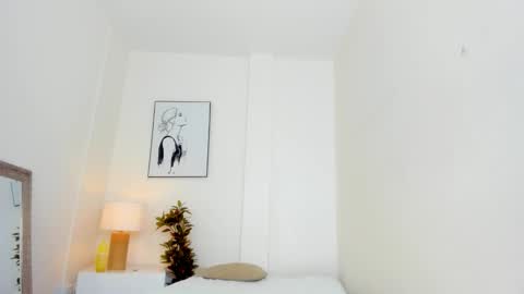 Snapshot of emy_barnert chatting on 25, 10, 2025 Mili online show from 25, 10, 2025