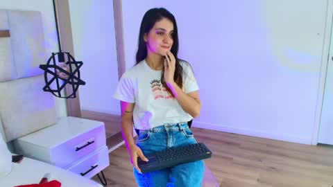 EMY FERRER online show from 9, 4, 2026