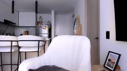 emyconneer online show from 19, 1, 2025