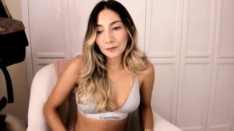 emyconneer online show from 13, 12, 2025