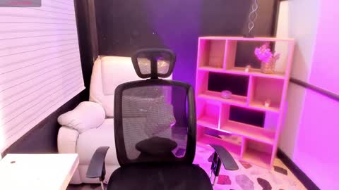 Snapshot of emysilver chatting on 6, 12, 2024 Emy Silver online show from 6, 12, 2024